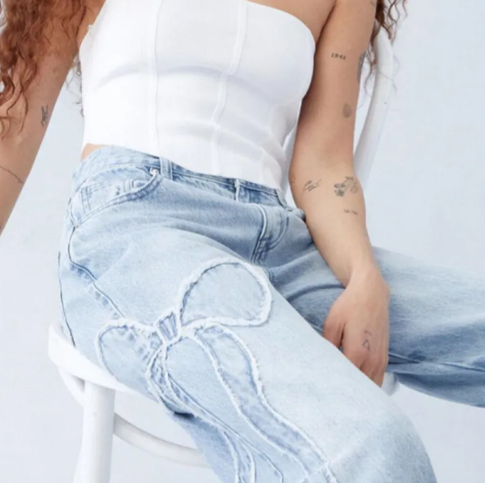 Chic Bow Embroidered Jeans
